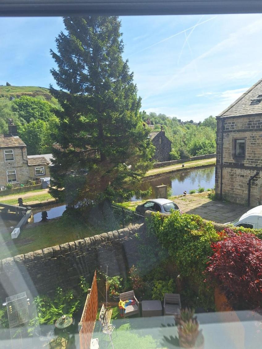 Todmorden Bed & Breakfast - The Toothless Mog Walsden Exterior photo